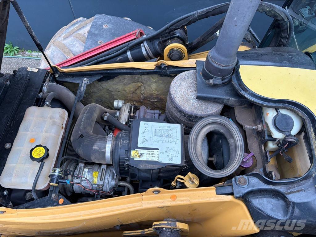 CAT 444E لوادر ذات جرافات عكسية