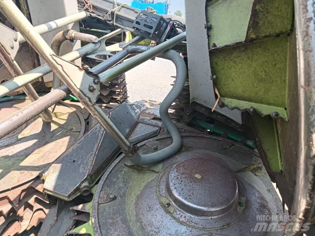 CLAAS Orbis 600 علافات ذاتية الدفع