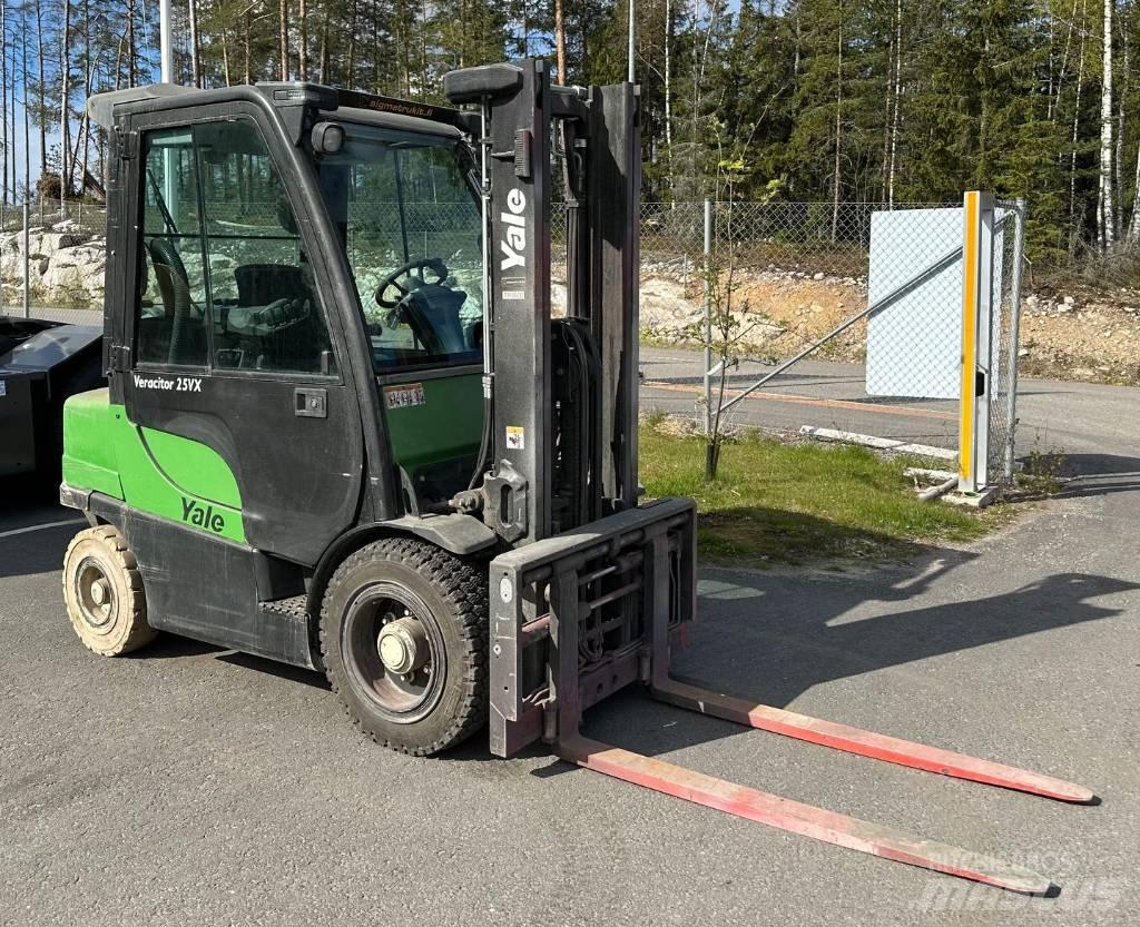 Yale GLP 25 VX شاحنات LPG