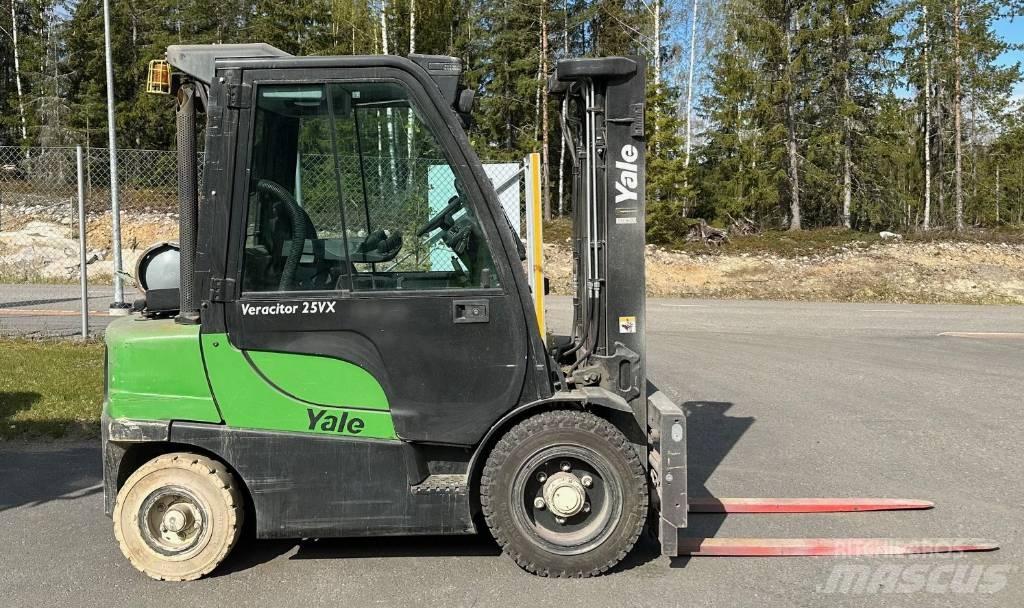 Yale GLP 25 VX شاحنات LPG