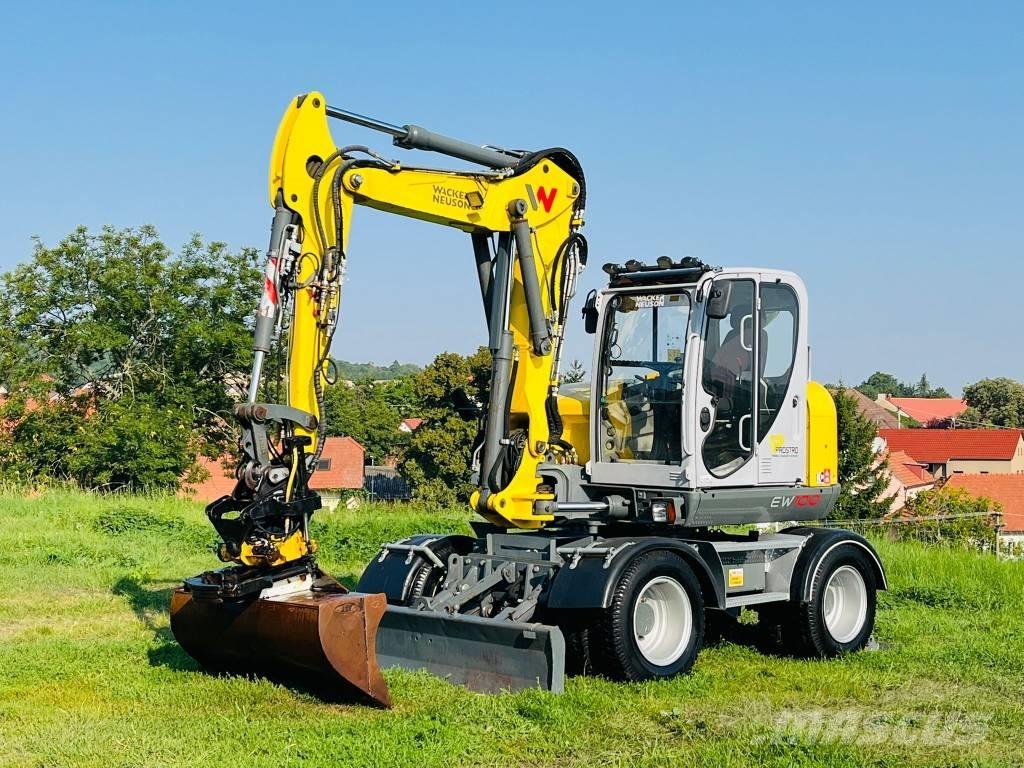 Wacker Neuson EW 100 حفارات بعجل