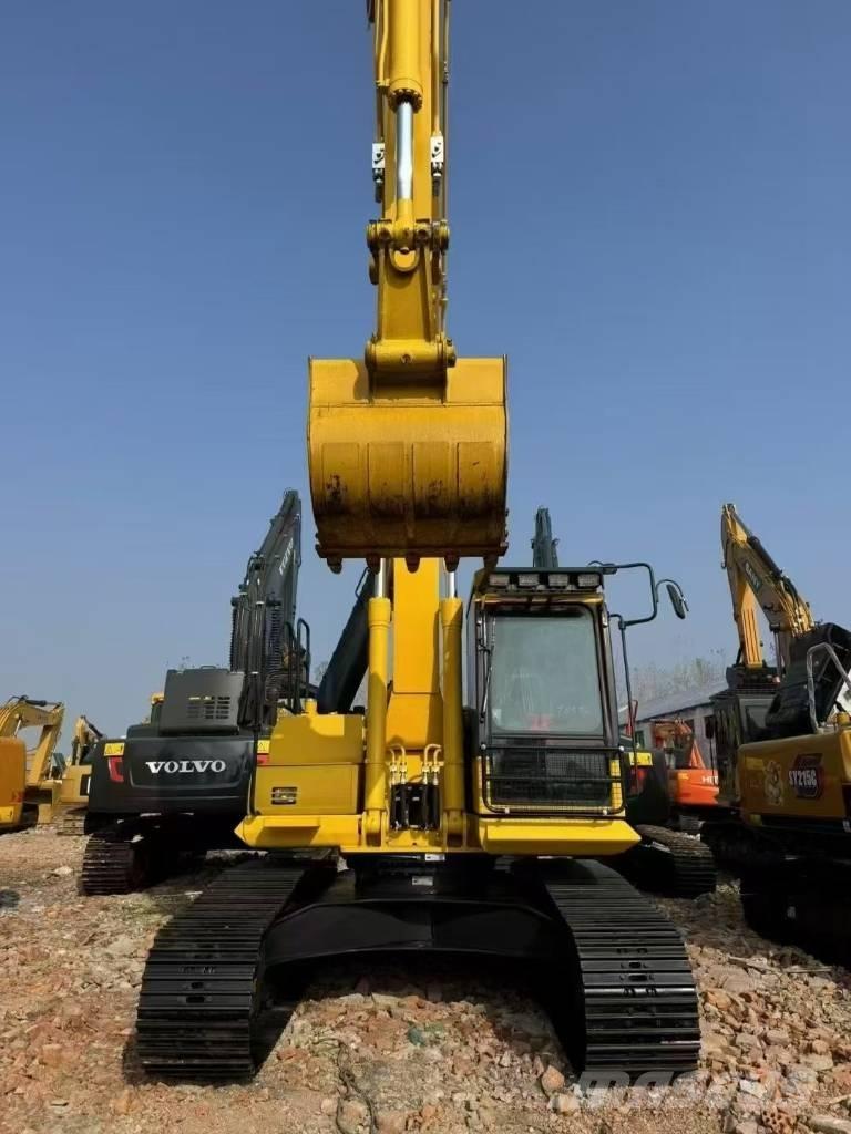 Komatsu PC 220-8 حفارات زحافة