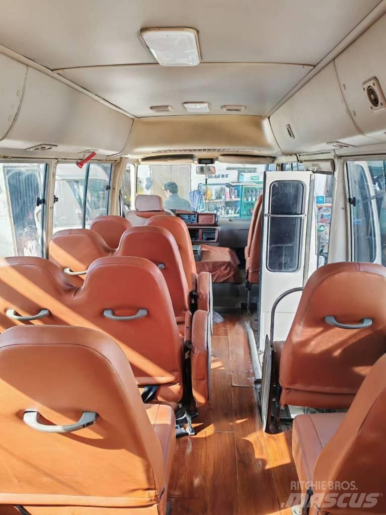 Toyota Coaster حافلة داخل المدينة