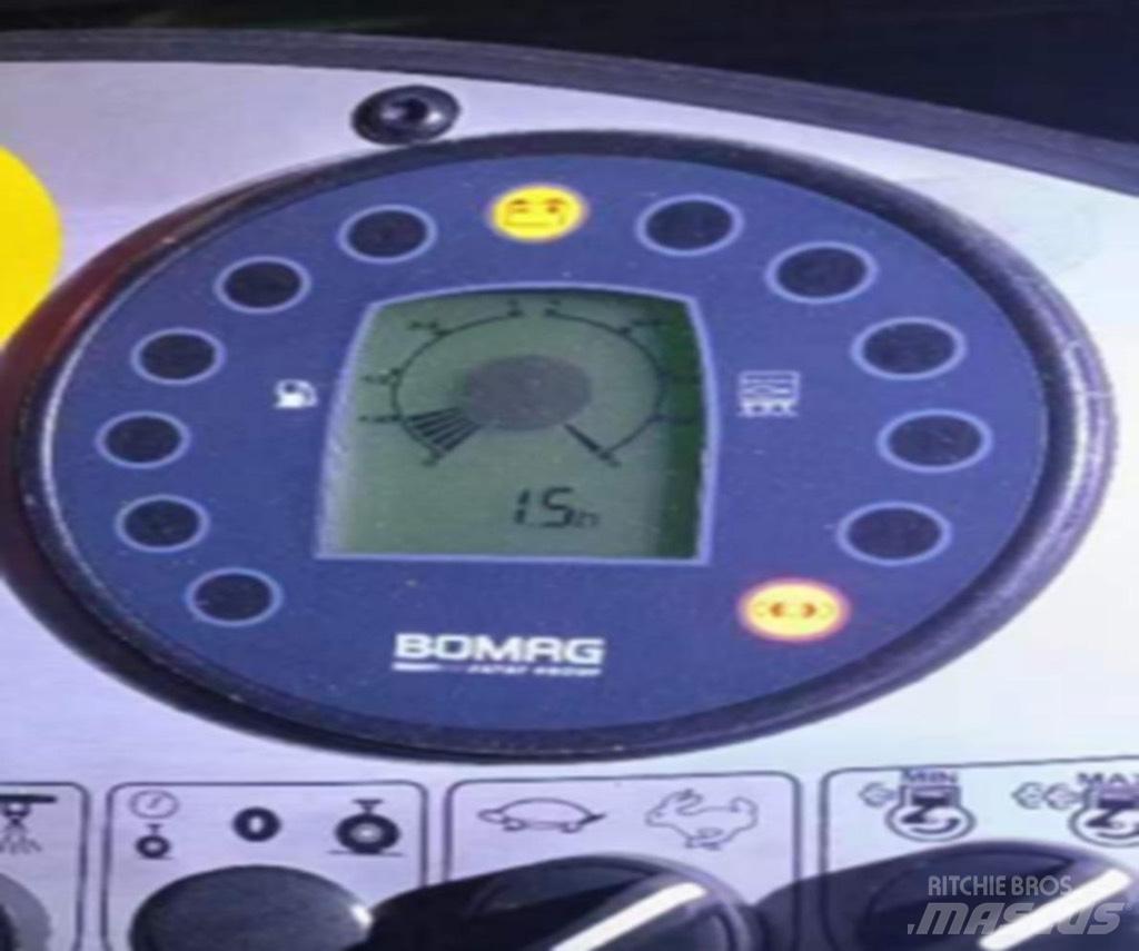 Bomag BW 161 AD-4 مداحل ثنائية الاسطوانة