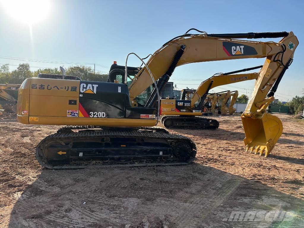 CAT 320 D L حفارات زحافة