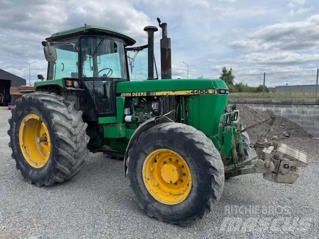 John Deere 4455 الجرارات