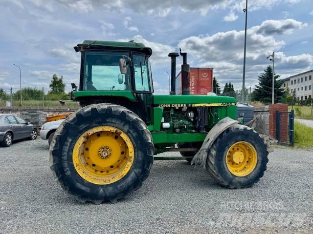 John Deere 4455 الجرارات