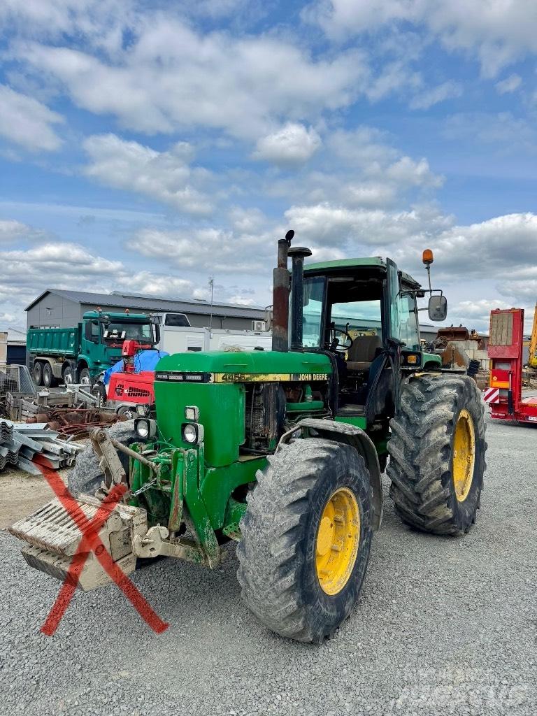 John Deere 4455 الجرارات