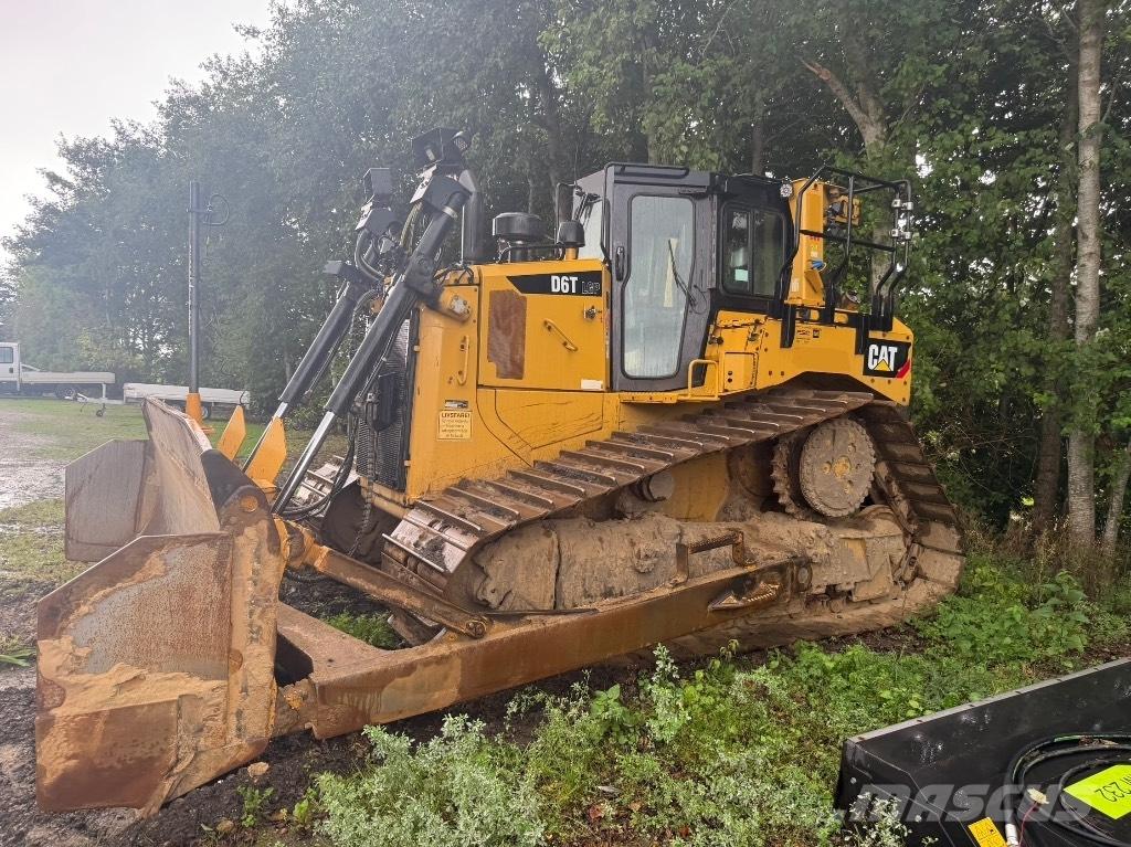 CAT D 6 T LGP بلدوزرات مجنزرة