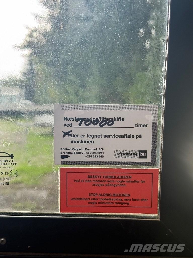 CAT D 6 T LGP بلدوزرات مجنزرة