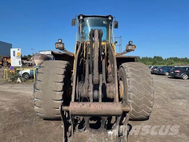 Volvo L220D لوادر بعجل
