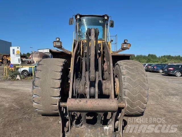 Volvo L220D لوادر بعجل