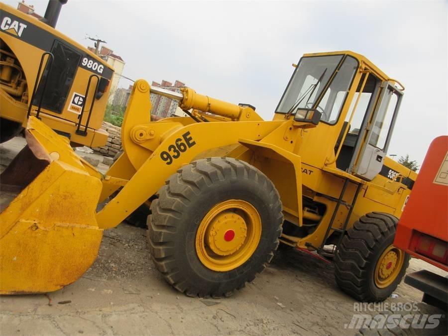 CAT 936 E لوادر بعجل