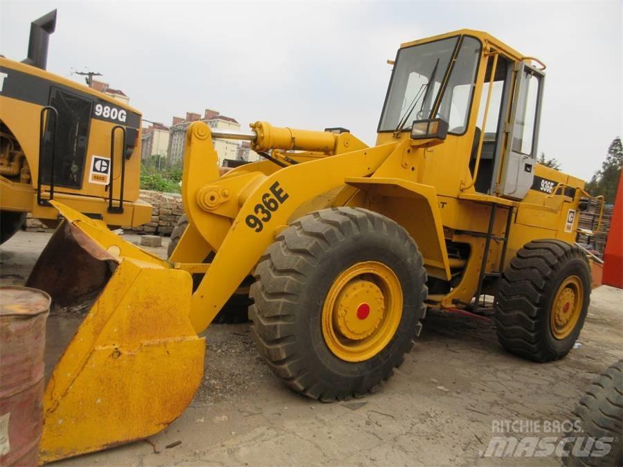 CAT 936 E لوادر بعجل