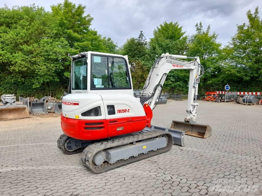 Takeuchi TB 250-2 حفارات صغيرة أقل من 7 طن (حفارات صغيرة)