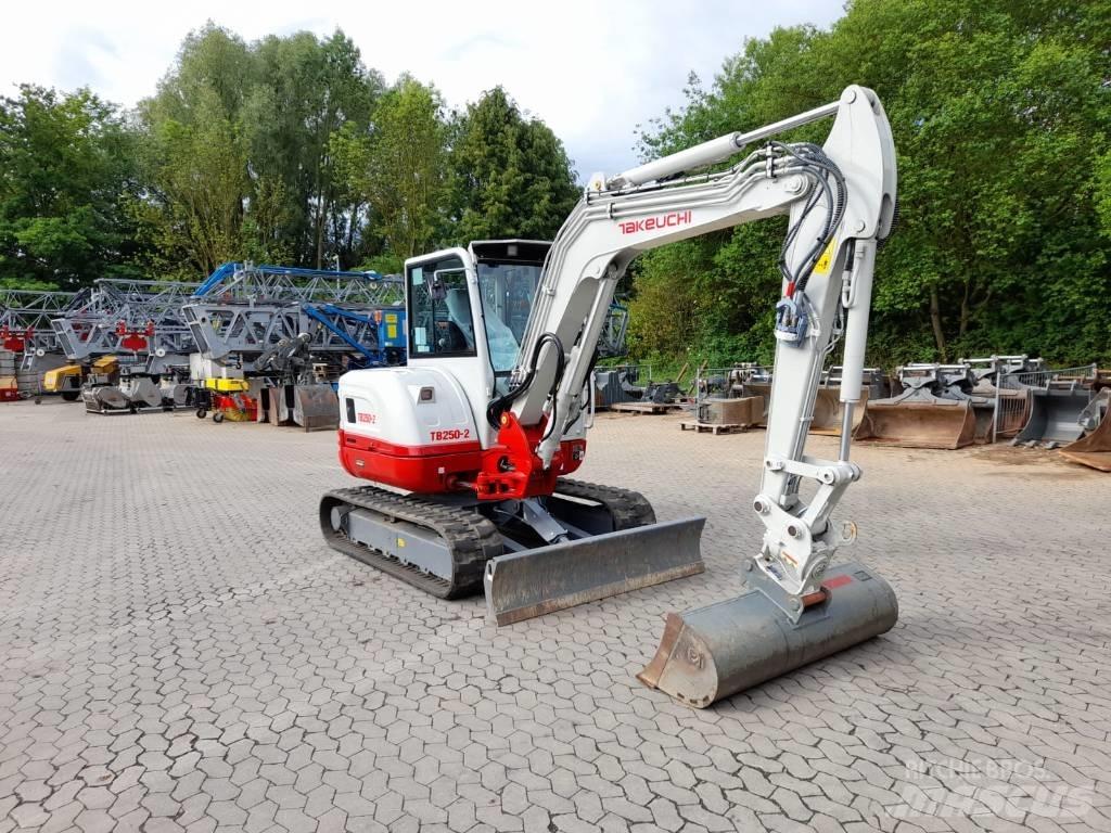 Takeuchi TB 250-2 حفارات صغيرة أقل من 7 طن (حفارات صغيرة)