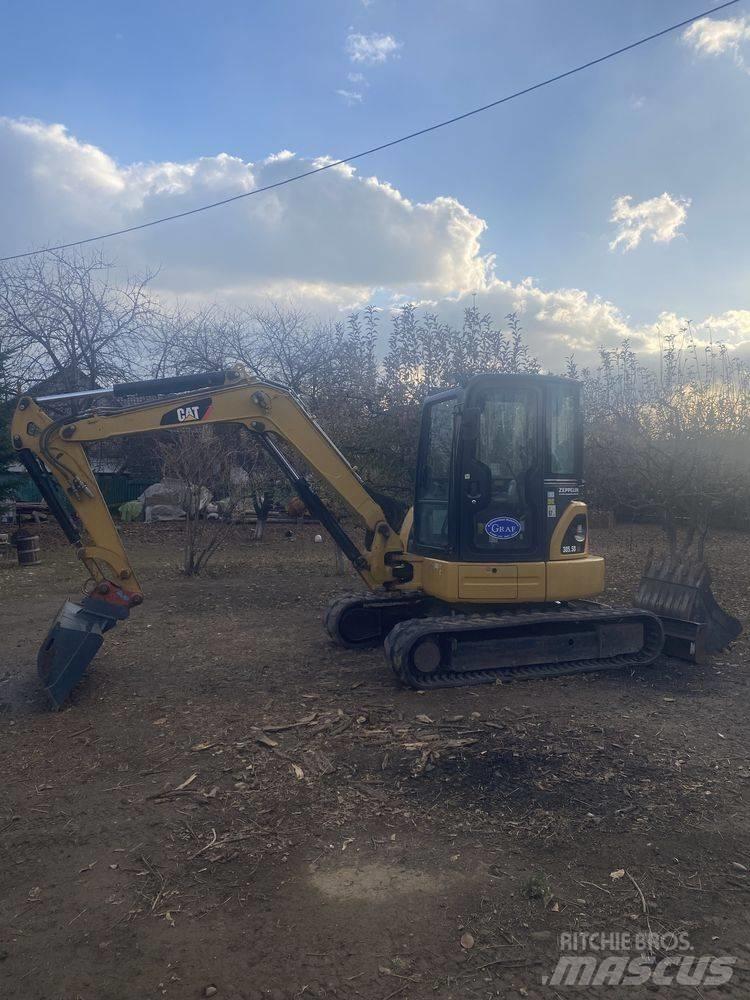 CAT 305.5 حفارات زحافة