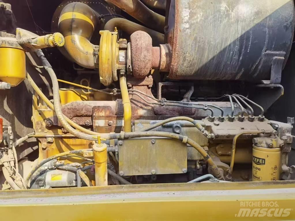 CAT 140 H معدات تمهيد الطرق