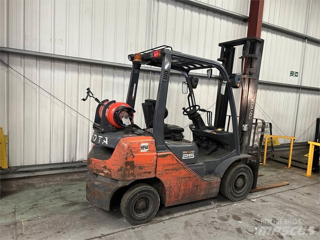 Toyota 02-8FGF25 شاحنات LPG