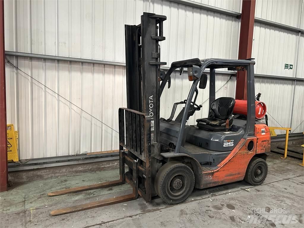 Toyota 02-8FGF25 شاحنات LPG