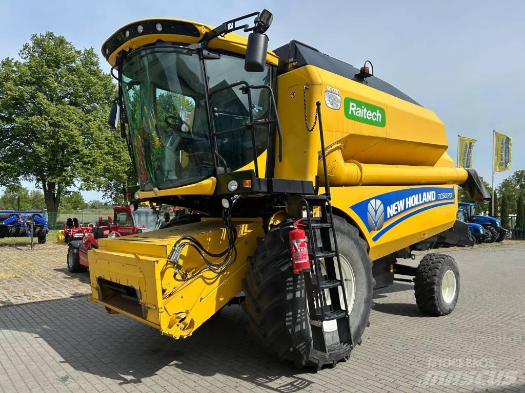 New Holland TC 5070 حصادات