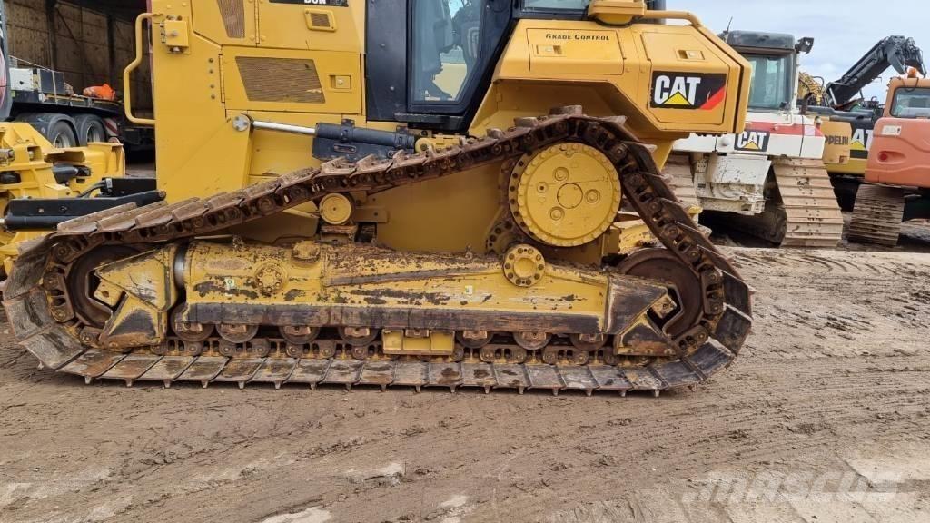 CAT D 6 N LGP بلدوزرات مجنزرة
