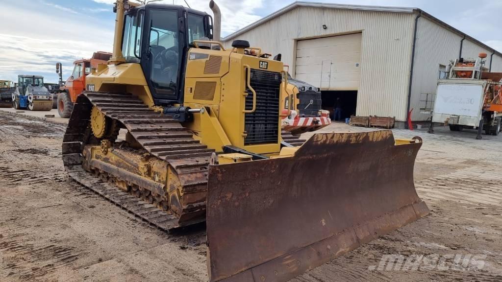 CAT D 6 N LGP بلدوزرات مجنزرة