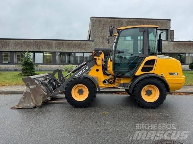 Volvo L 25 F لوادر بعجل