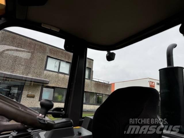 Volvo L 25 F لوادر بعجل