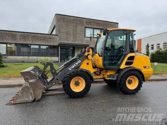 Volvo L 25 F لوادر بعجل