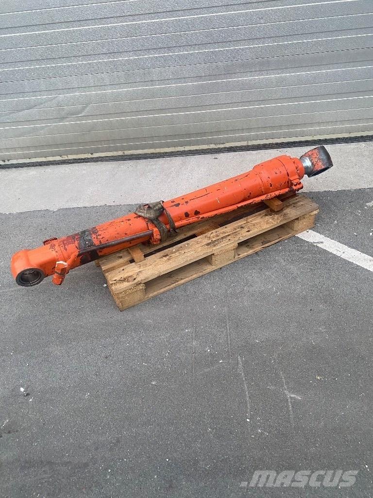 Hitachi ZX 250 LC حفارات زحافة