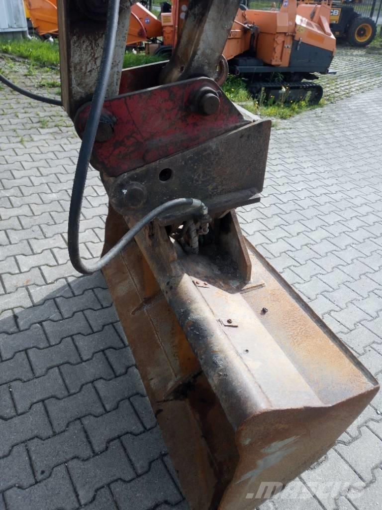 Takeuchi TB 175 W حفارات بعجل
