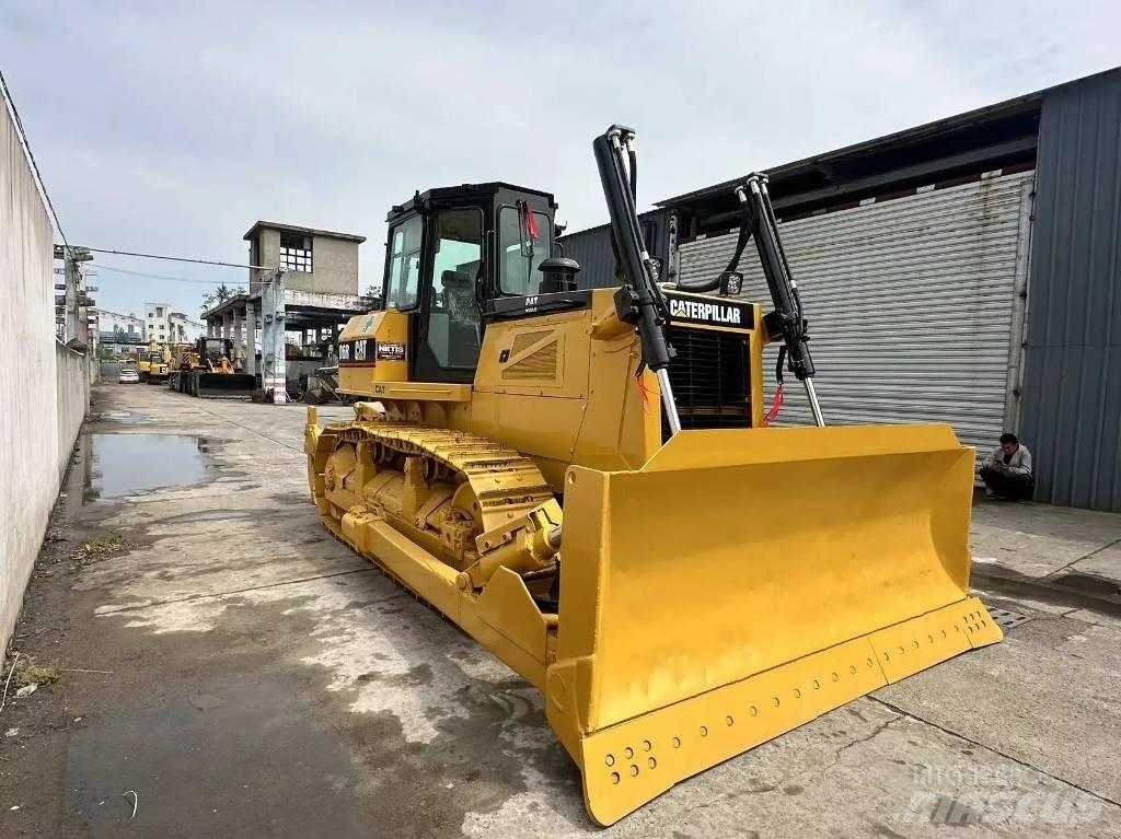 CAT D 6 R بلدوزرات مجنزرة