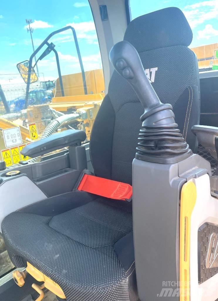 CAT 320 TC حفارات زحافة