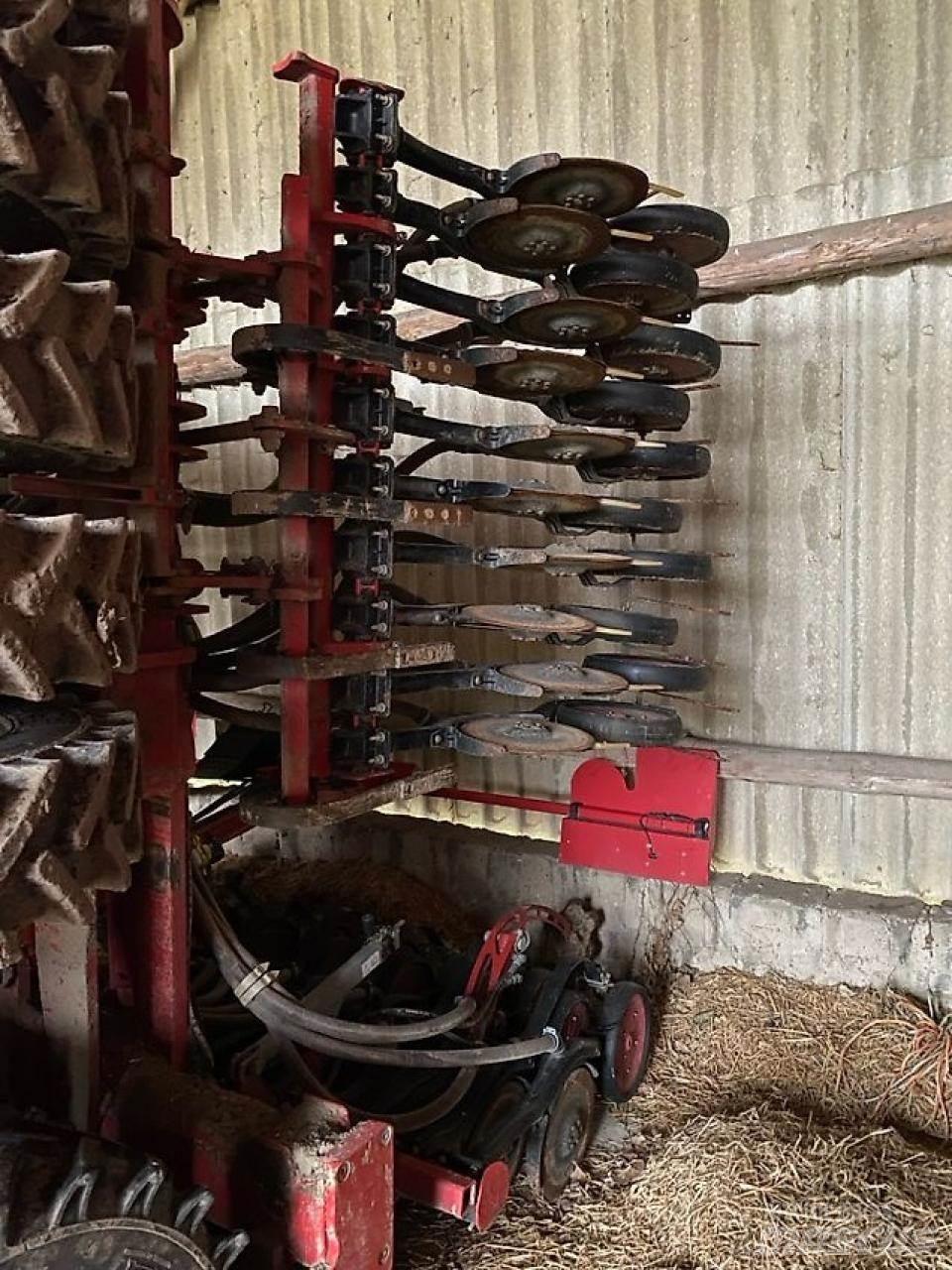 Horsch Focus 6 TD مثاقيب مدمجة