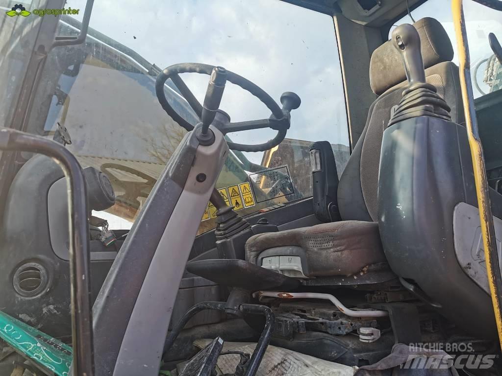 CAT M 318 D مناولات المخلفات / مناولات صناعية