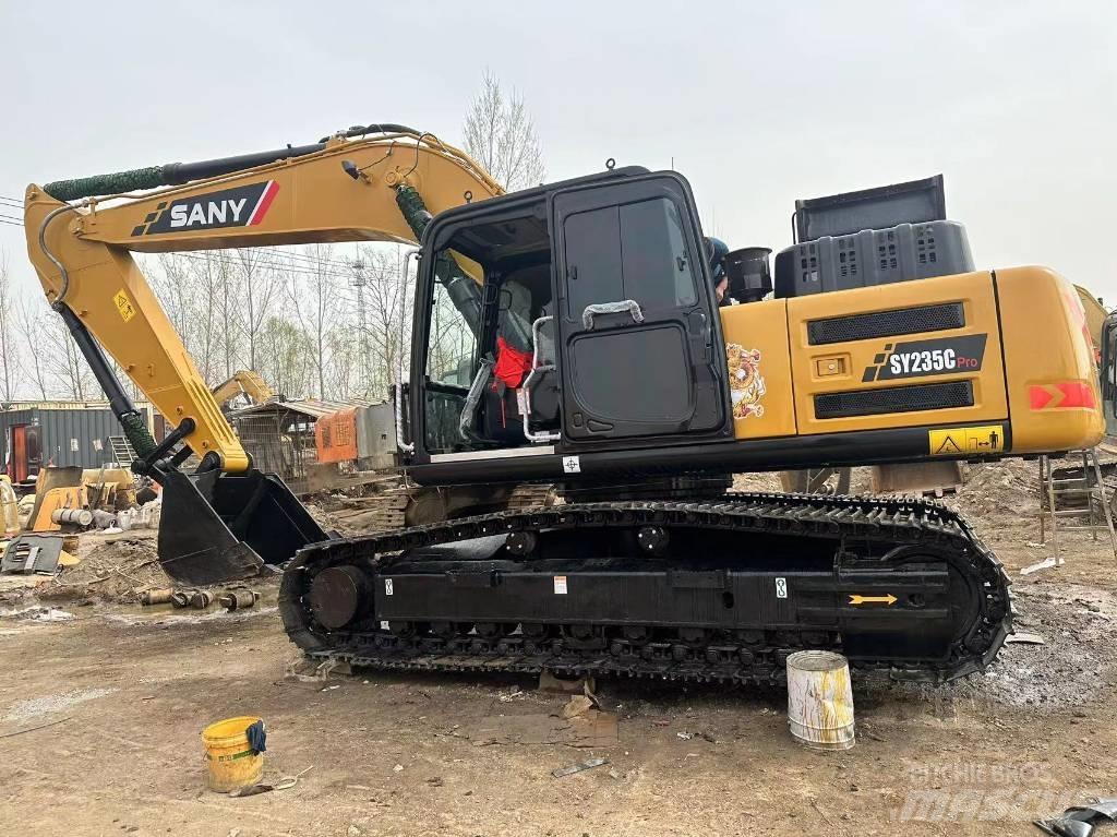 Sany SY 235 C حفارات زحافة