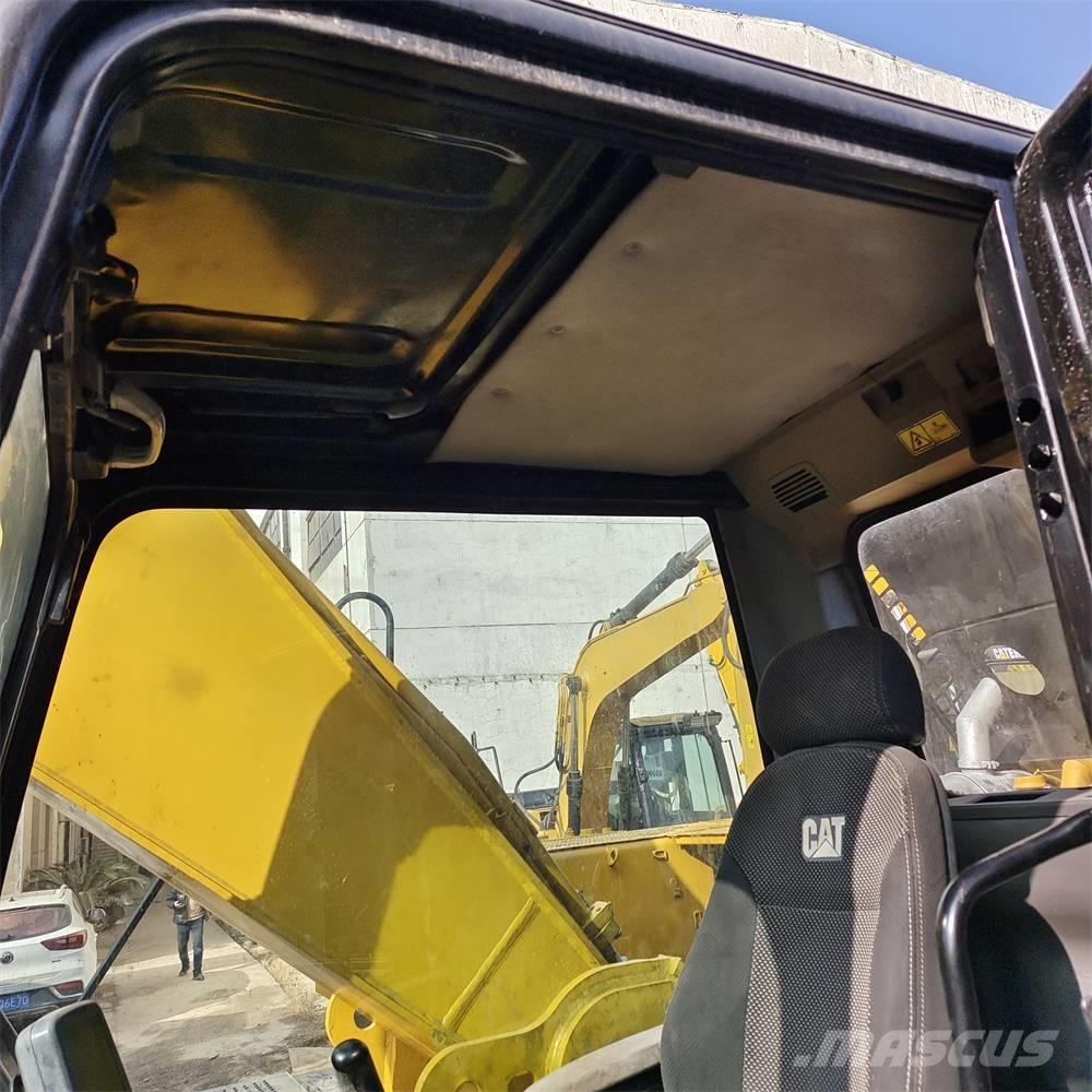 CAT 329 D حفارات زحافة