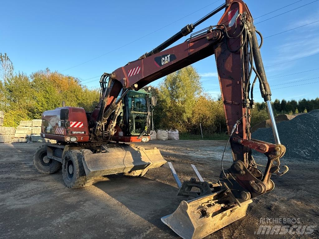 CAT 313 D حفارات بعجل