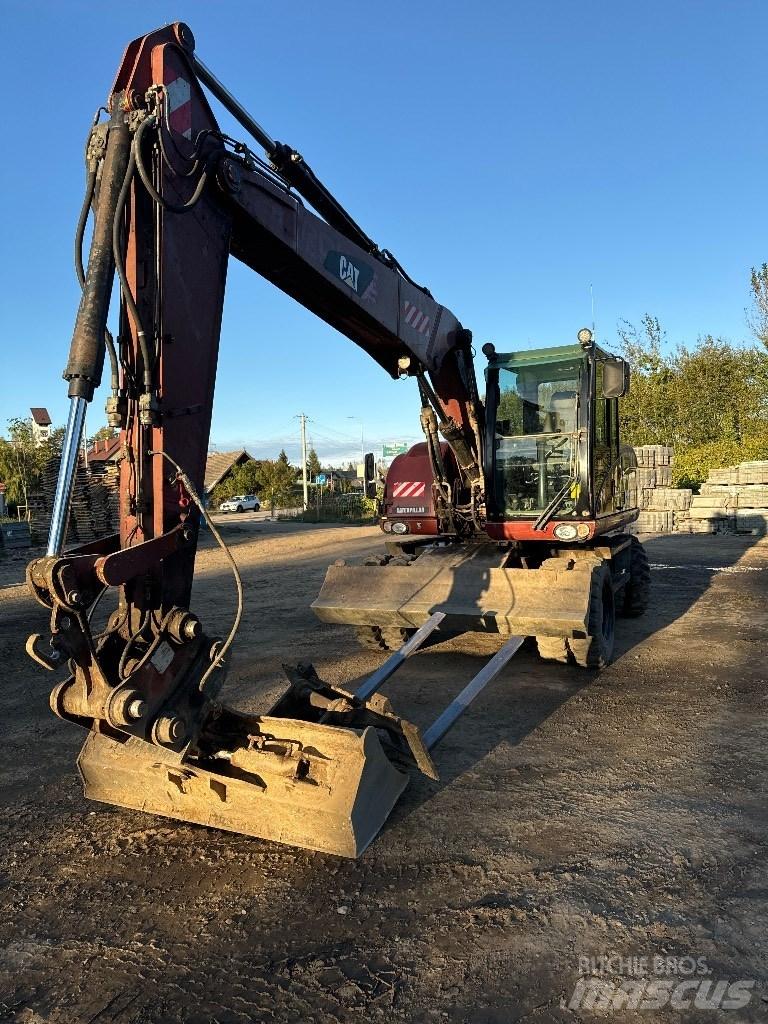 CAT 313 D حفارات بعجل
