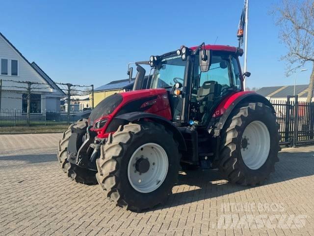 Valtra N134 Hitech الجرارات