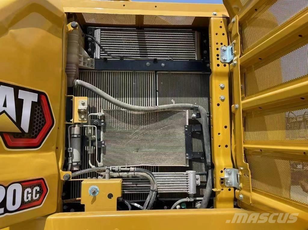 CAT 320 GC حفارات زحافة