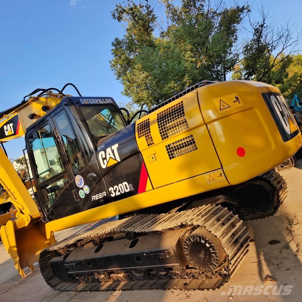 CAT 320 D حفارات زحافة