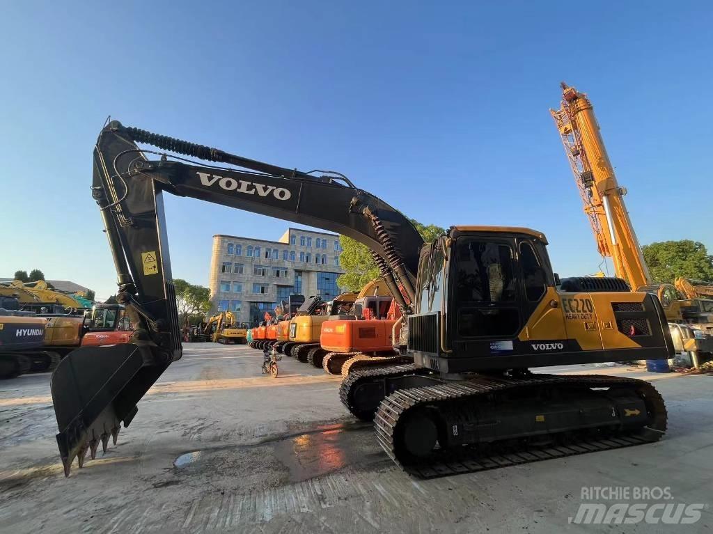 Volvo EC 220 D حفارات زحافة