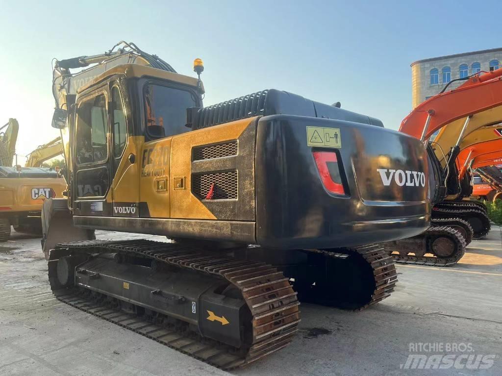 Volvo EC 220 D حفارات زحافة