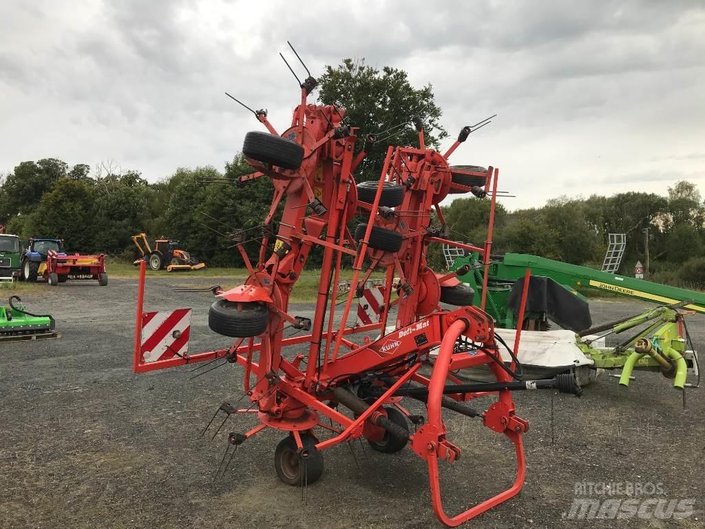 Kuhn GF 8702 مكابس وميبسات التبن