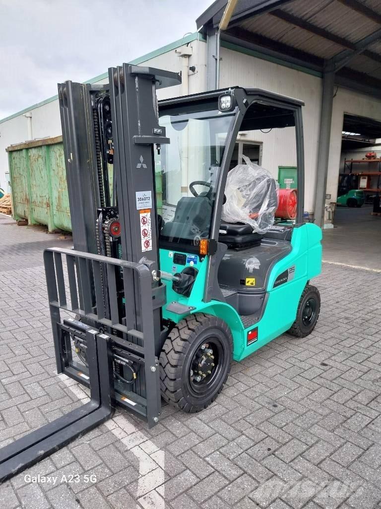 Mitsubishi FG 25 N شاحنات LPG