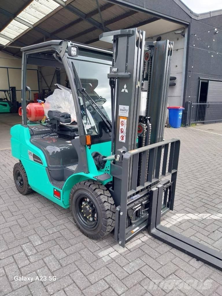 Mitsubishi FG 25 N شاحنات LPG