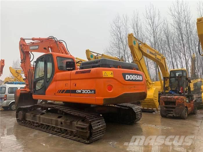 Doosan dx300 حفارات زحافة