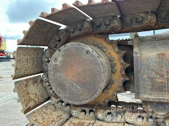 Doosan DX 300 LC-3 حفارات زحافة